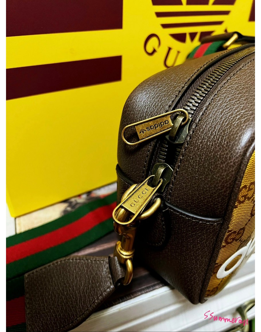 Gucci monogram hot sale camera bag